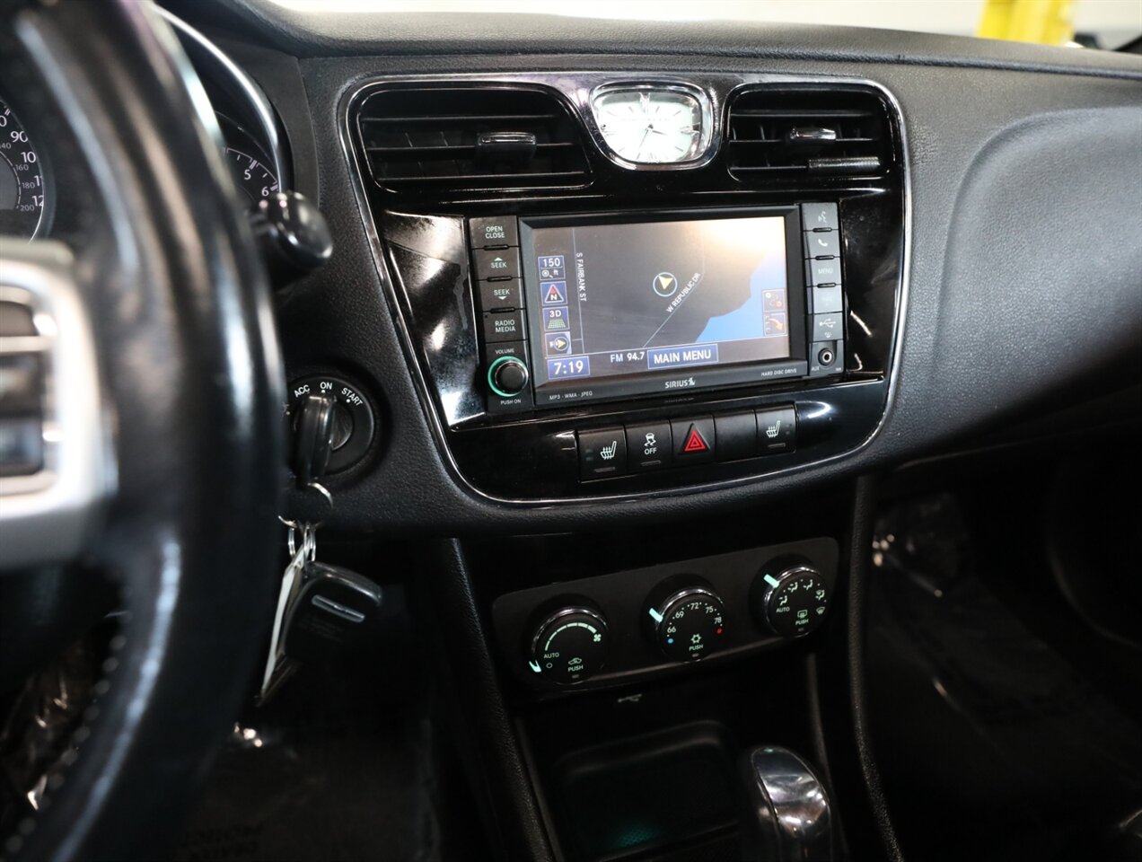 2011 Chrysler 200 S - Photo 30 - Addison, IL 60101