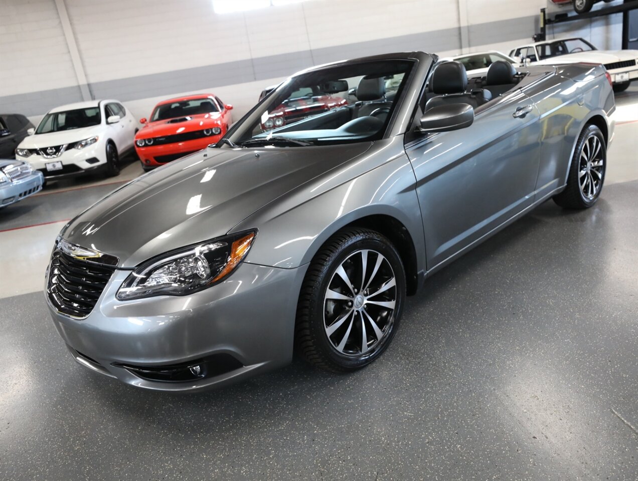 2011 Chrysler 200 S - Photo 4 - Addison, IL 60101