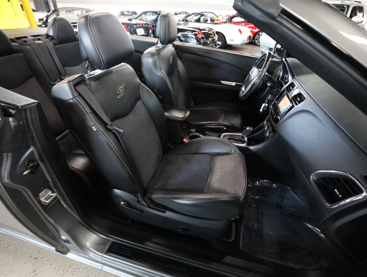 2011 Chrysler 200 S - Photo 19 - Addison, IL 60101