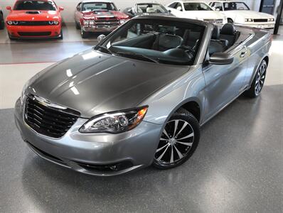 2011 Chrysler 200 S - Photo 2 - Addison, IL 60101