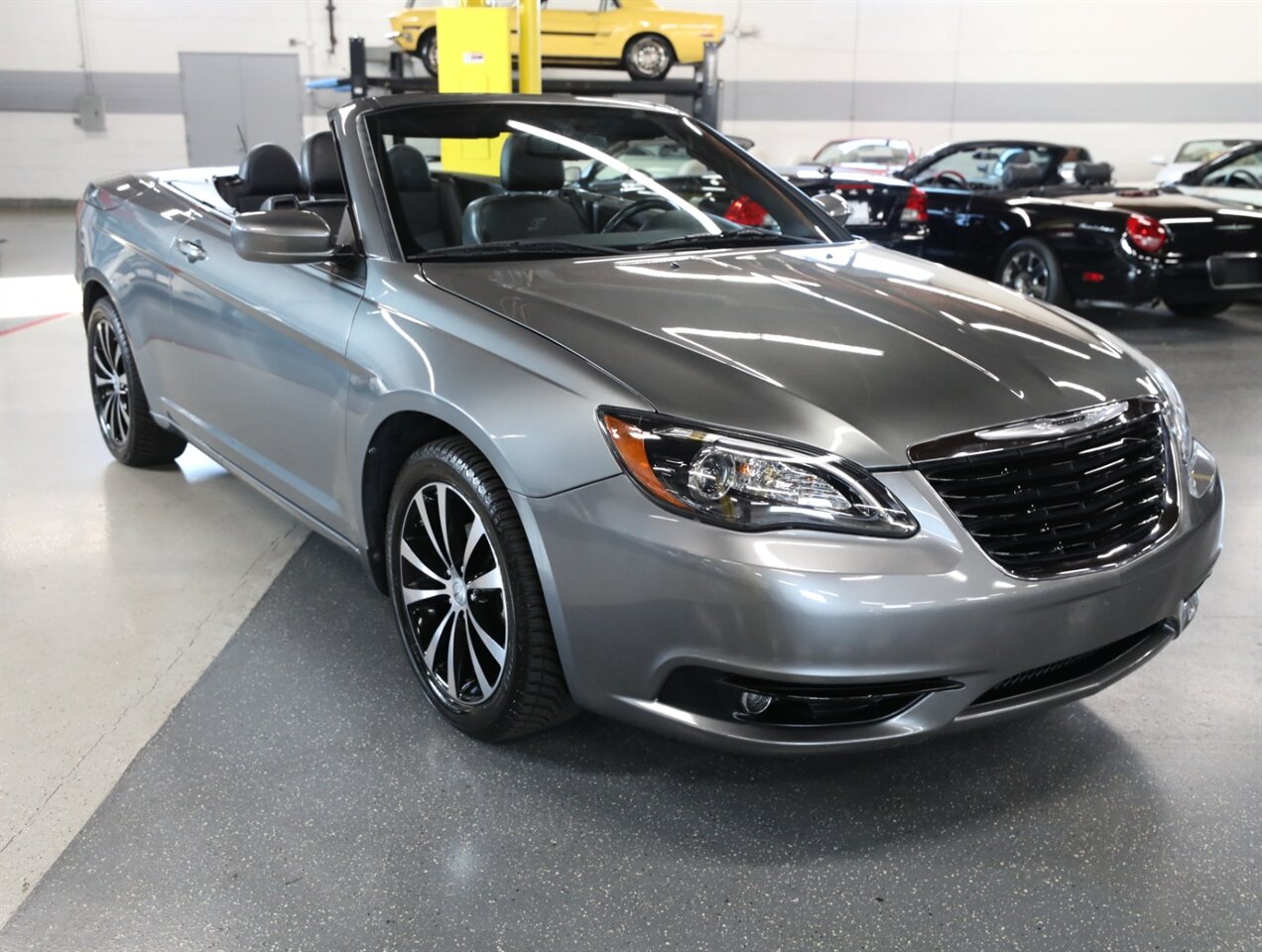 2011 Chrysler 200 S - Photo 7 - Addison, IL 60101
