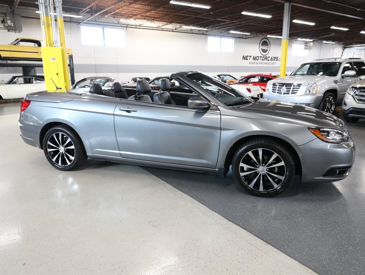 2011 Chrysler 200 S - Photo 8 - Addison, IL 60101