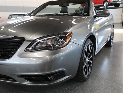 2011 Chrysler 200 S - Photo 5 - Addison, IL 60101