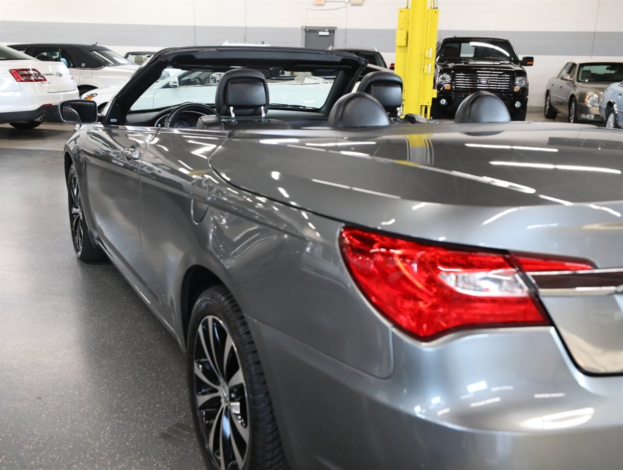 2011 Chrysler 200 S - Photo 14 - Addison, IL 60101