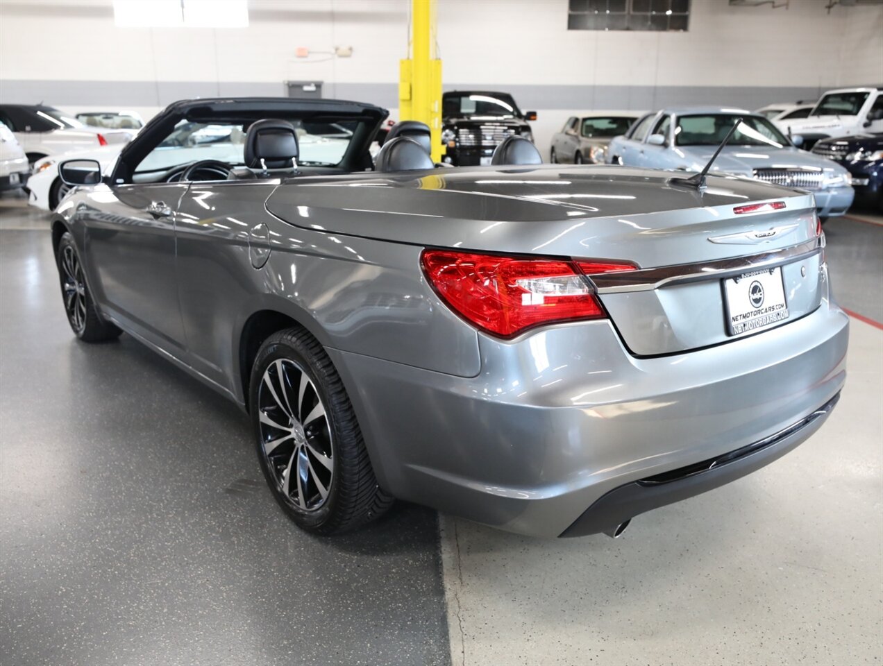 2011 Chrysler 200 S - Photo 13 - Addison, IL 60101