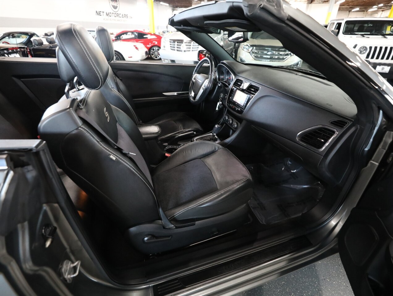 2011 Chrysler 200 S - Photo 18 - Addison, IL 60101
