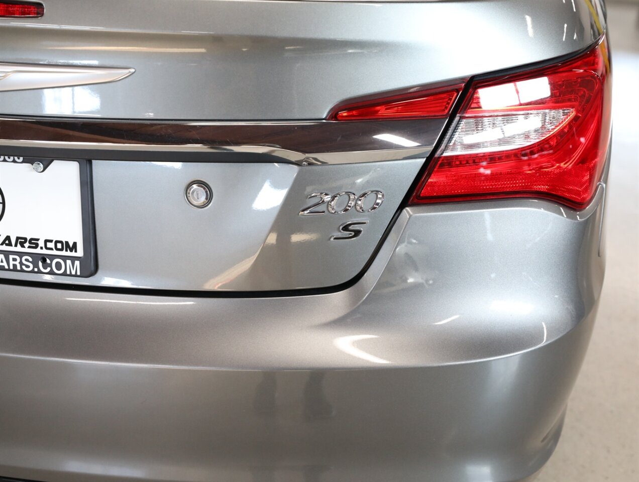 2011 Chrysler 200 S - Photo 11 - Addison, IL 60101