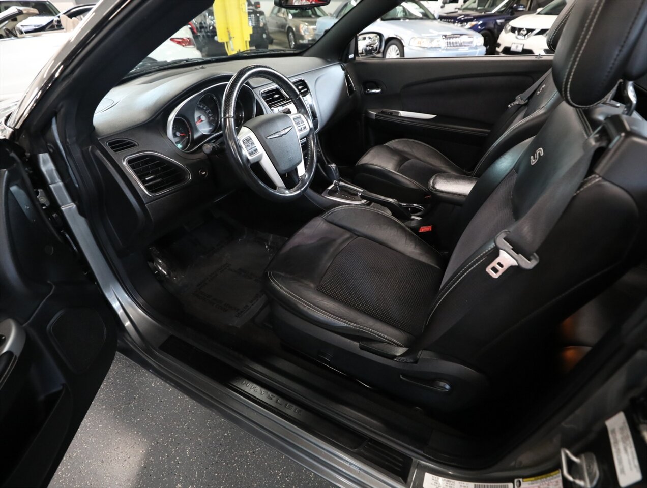 2011 Chrysler 200 S - Photo 26 - Addison, IL 60101