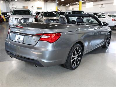 2011 Chrysler 200 S - Photo 9 - Addison, IL 60101