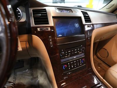 2012 Cadillac Escalade EXT Luxury   - Photo 32 - Addison, IL 60101