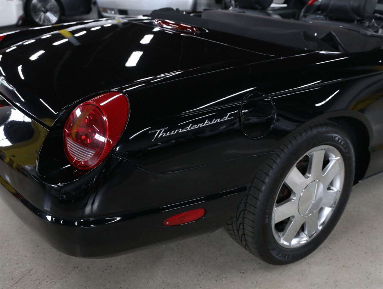 2002 Ford Thunderbird Deluxe - Photo 10 - Addison, IL 60101