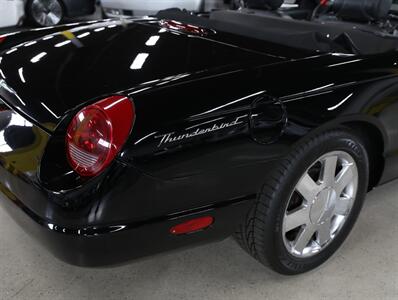 2002 Ford Thunderbird Deluxe - Photo 10 - Addison, IL 60101