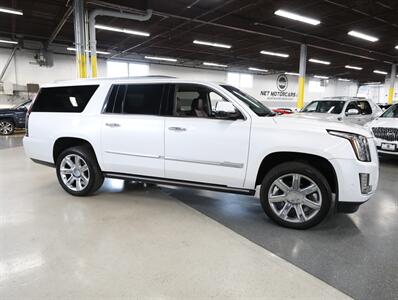 2019 Cadillac Escalade ESV Premium Luxury 4WD   - Photo 8 - Addison, IL 60101