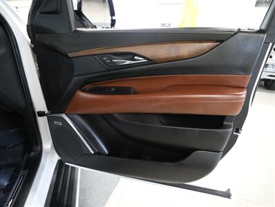 2019 Cadillac Escalade ESV Premium Luxury 4WD   - Photo 16 - Addison, IL 60101