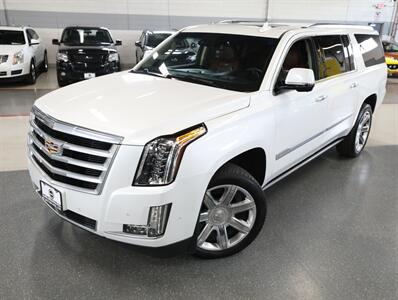 2019 Cadillac Escalade ESV Premium Luxury 4WD   - Photo 2 - Addison, IL 60101
