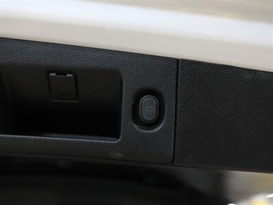 2019 Cadillac Escalade ESV Premium Luxury 4WD   - Photo 27 - Addison, IL 60101