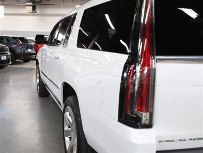2019 Cadillac Escalade ESV Premium Luxury 4WD   - Photo 13 - Addison, IL 60101