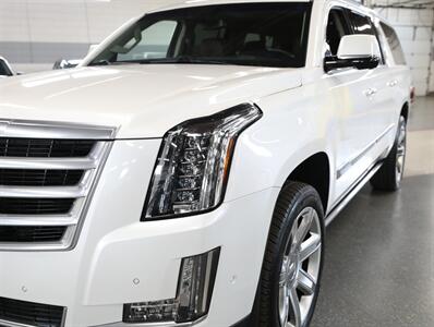 2019 Cadillac Escalade ESV Premium Luxury 4WD   - Photo 5 - Addison, IL 60101