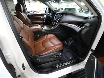 2019 Cadillac Escalade ESV Premium Luxury 4WD   - Photo 17 - Addison, IL 60101
