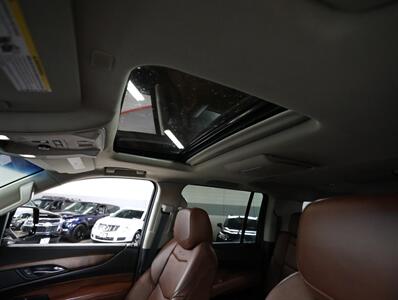 2019 Cadillac Escalade ESV Premium Luxury 4WD   - Photo 38 - Addison, IL 60101