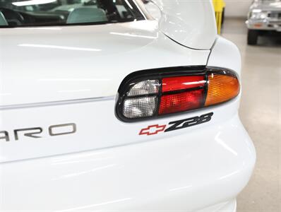 1997 Chevrolet Camaro Z28   - Photo 17 - Addison, IL 60101
