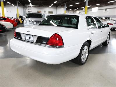 2011 Ford Crown Victoria LX   - Photo 9 - Addison, IL 60101