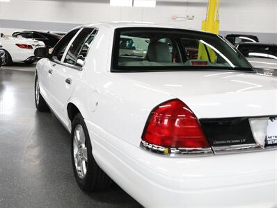 2011 Ford Crown Victoria LX   - Photo 13 - Addison, IL 60101