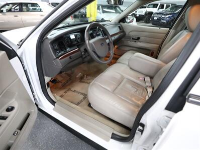 2011 Ford Crown Victoria LX   - Photo 27 - Addison, IL 60101