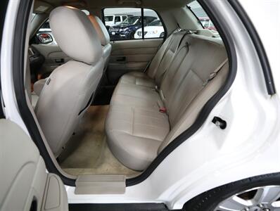 2011 Ford Crown Victoria LX   - Photo 24 - Addison, IL 60101