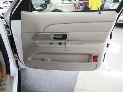 2011 Ford Crown Victoria LX   - Photo 15 - Addison, IL 60101