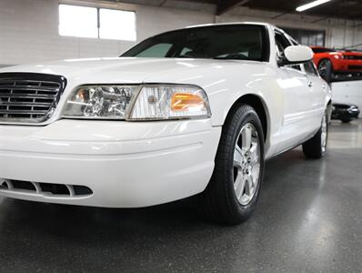 2011 Ford Crown Victoria LX   - Photo 5 - Addison, IL 60101