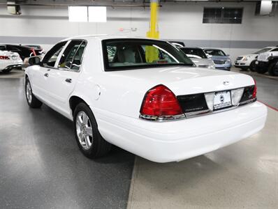 2011 Ford Crown Victoria LX   - Photo 12 - Addison, IL 60101