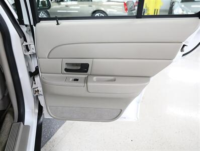 2011 Ford Crown Victoria LX   - Photo 18 - Addison, IL 60101