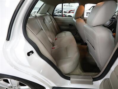 2011 Ford Crown Victoria LX   - Photo 20 - Addison, IL 60101