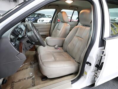 2011 Ford Crown Victoria LX   - Photo 28 - Addison, IL 60101