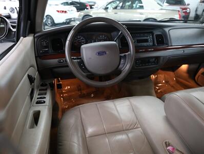 2011 Ford Crown Victoria LX   - Photo 25 - Addison, IL 60101