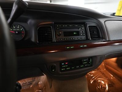 2011 Ford Crown Victoria LX   - Photo 29 - Addison, IL 60101