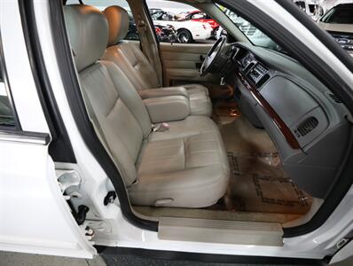 2011 Ford Crown Victoria LX   - Photo 17 - Addison, IL 60101