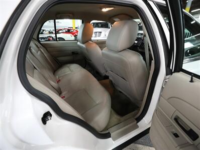 2011 Ford Crown Victoria LX   - Photo 19 - Addison, IL 60101