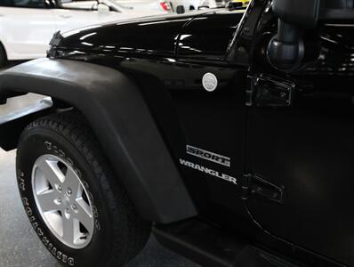 2010 Jeep Wrangler Sport 4X4   - Photo 14 - Addison, IL 60101
