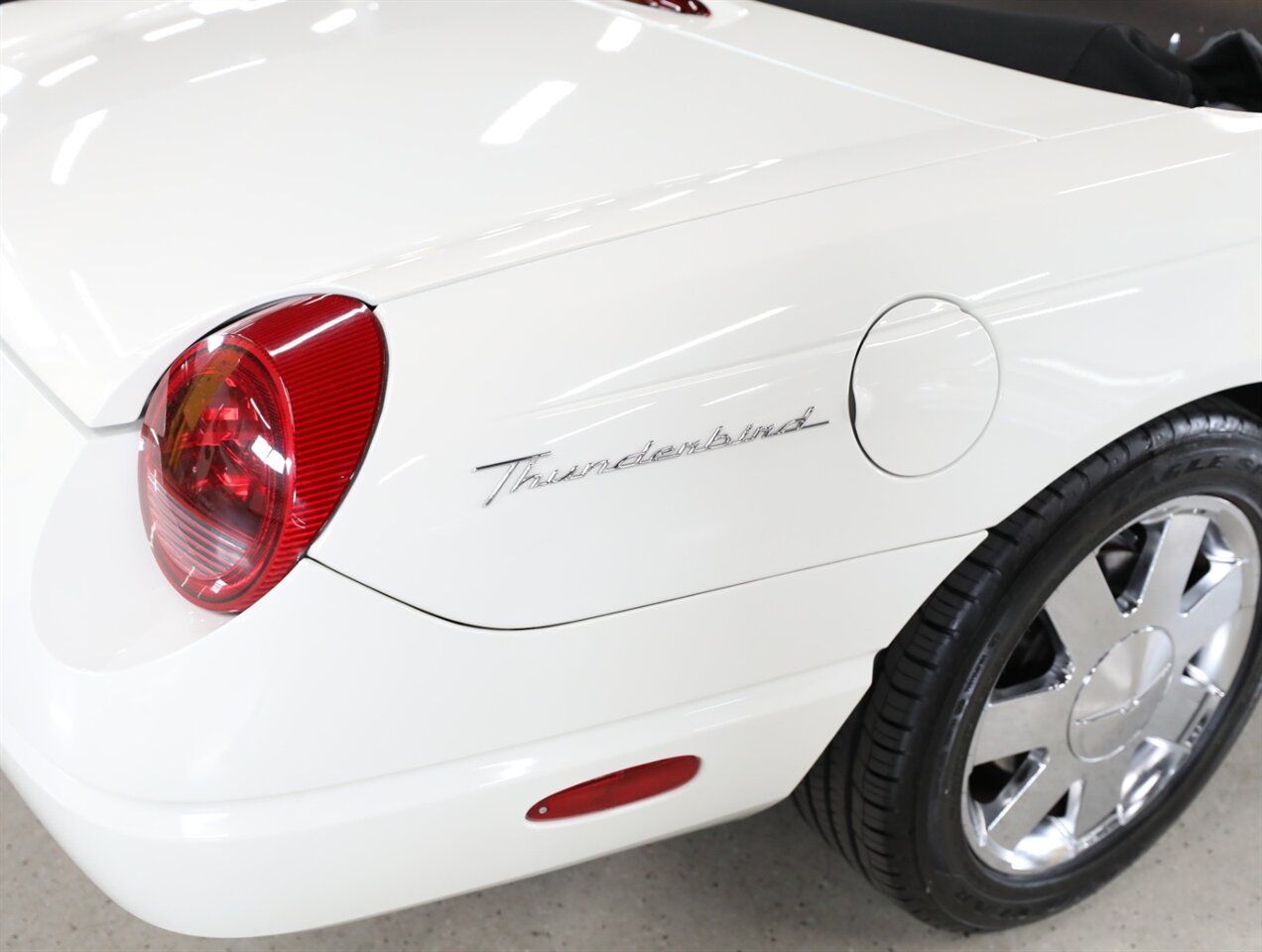 2002 Ford Thunderbird Deluxe - Photo 11 - Addison, IL 60101
