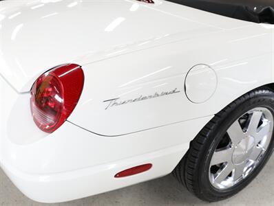 2002 Ford Thunderbird Deluxe   - Photo 11 - Addison, IL 60101