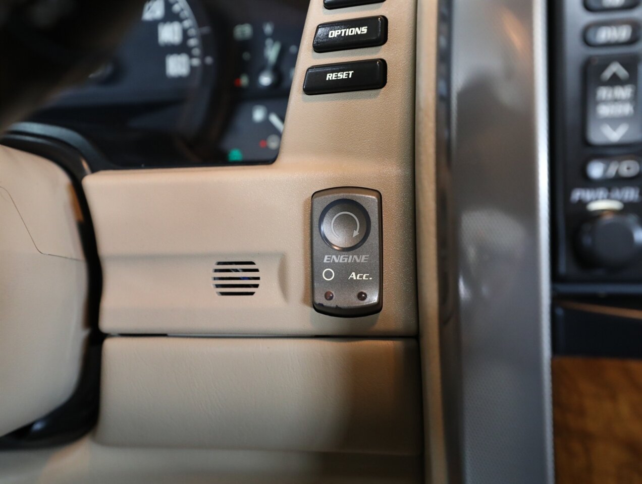 2008 Cadillac XLR Platinum Edition - Photo 31 - Addison, IL 60101