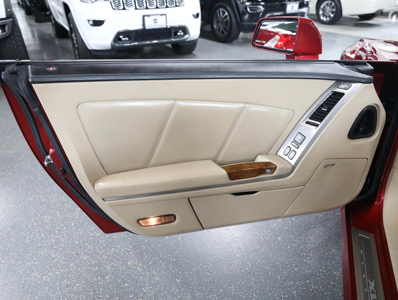 2008 Cadillac XLR Platinum Edition - Photo 23 - Addison, IL 60101