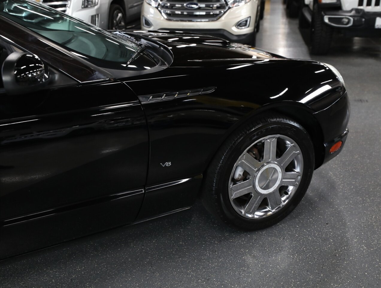 2004 Ford Thunderbird Deluxe - Photo 8 - Addison, IL 60101