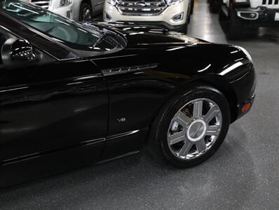 2004 Ford Thunderbird Deluxe - Photo 8 - Addison, IL 60101