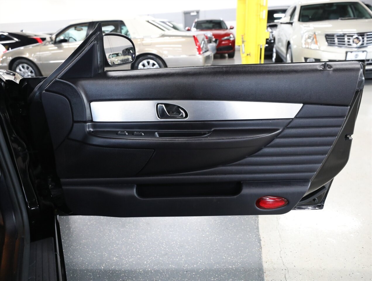2004 Ford Thunderbird Deluxe - Photo 19 - Addison, IL 60101