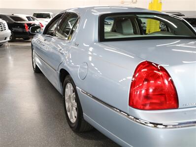 2011 Lincoln Town Car Signature Limited   - Photo 13 - Addison, IL 60101