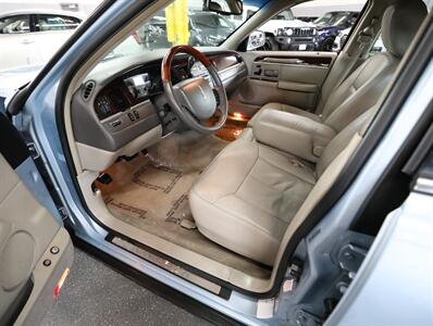 2011 Lincoln Town Car Signature Limited   - Photo 28 - Addison, IL 60101