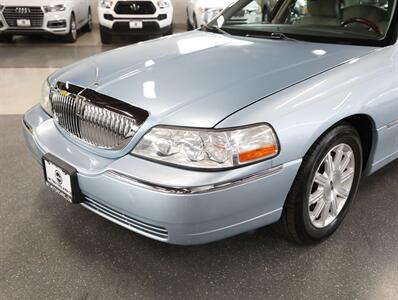 2011 Lincoln Town Car Signature Limited   - Photo 3 - Addison, IL 60101